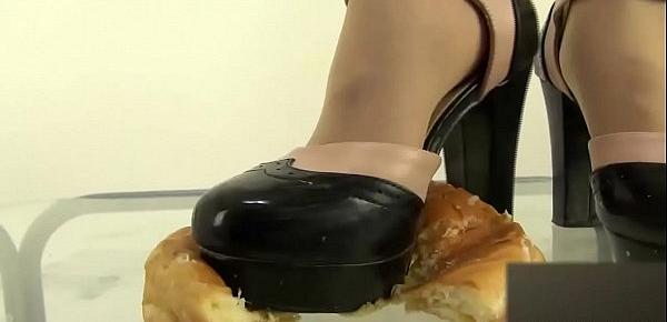 Crush the donut with pumps